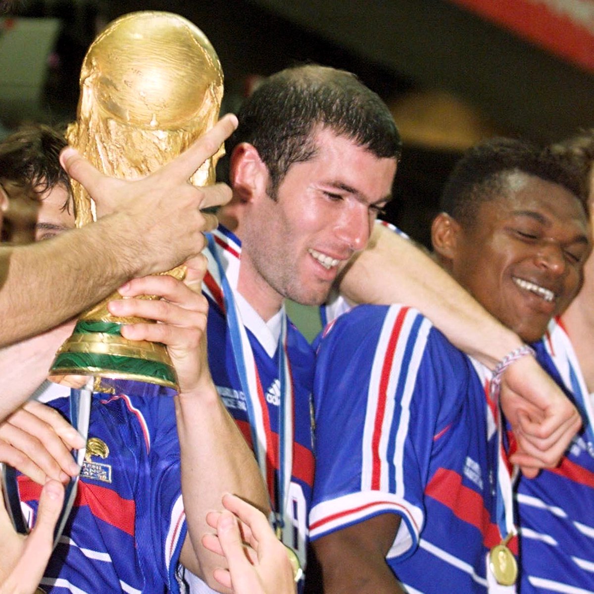 fifaworldcup_es's tweet photo. De leyenda a entrenador: estos fueron los 5️⃣ mejores partidos de Zizou en la #CopaMundialFIFA. 🇫🇷