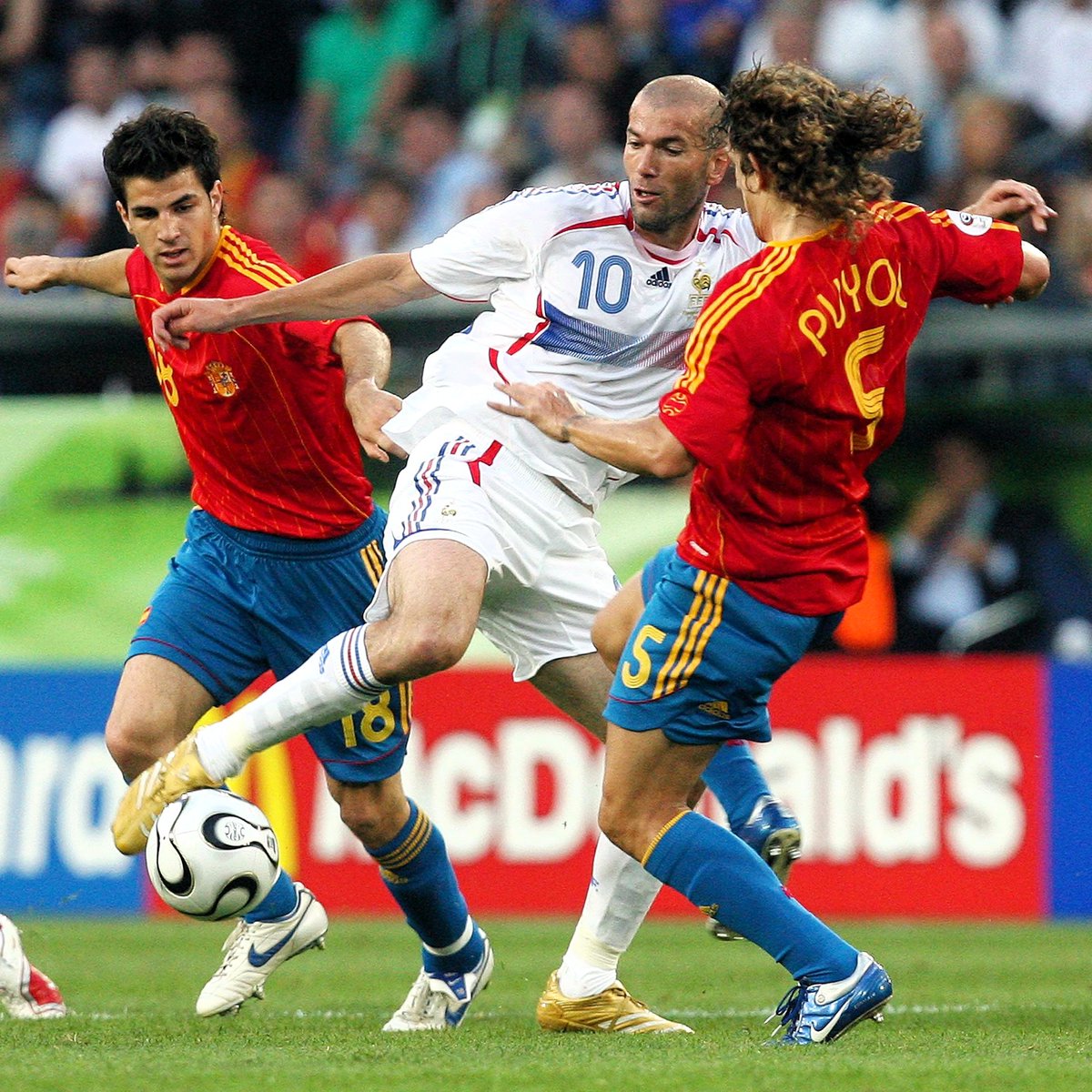 fifaworldcup_es's tweet photo. De leyenda a entrenador: estos fueron los 5️⃣ mejores partidos de Zizou en la #CopaMundialFIFA. 🇫🇷
