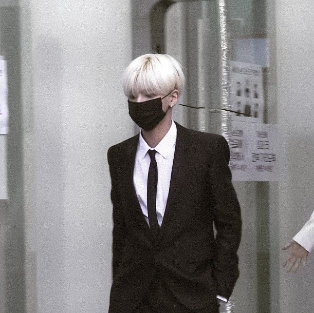Volnamotns's tweet photo. 근육 안키우고 마른 체격의 뱀파이어 같은 눈에 까리한 표정 가진 강태현을 개사랑함 https://t.co/Pzx7C2QrD8