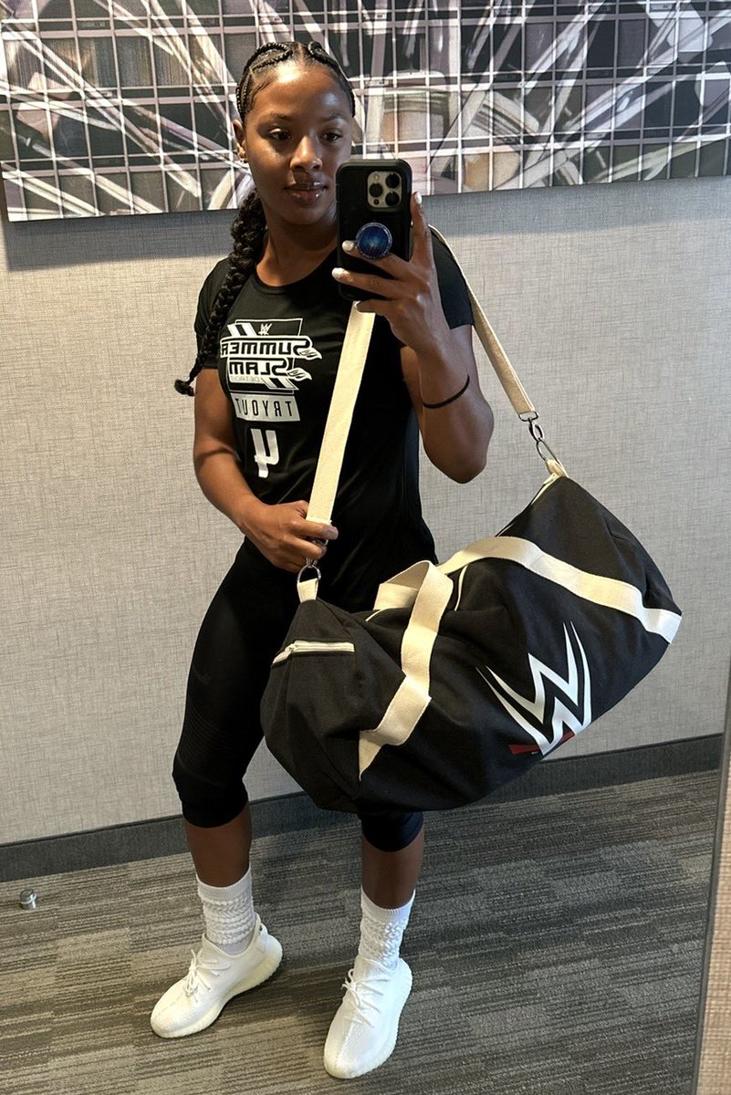 Kali_wwe's tweet photo. I went from trying out, to scouting! Full circle moment! 💜 #wwe #wwenxt #summerslam https://t.co/NDqHdK9kqG