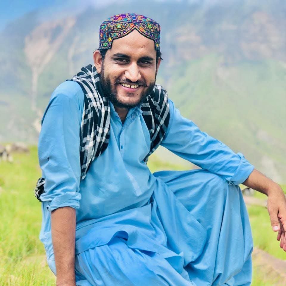 Sammu_baloch's tweet photo. Chairman Zubair Baloch
Ex student of University of Bahawalpur
Date of abduction: 15/04/2025
Resident of Dera Ghazi Khan
#ReleaseZubairBaloch
#SaveBalochStudents https://t.co/3MYpt8TwG0