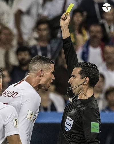 DaaUwu's tweet photo. @krizthianov @Fioreswift13x1 Es malo porque porque es malo con los arbitros y no sabe perder 😭😭😭😭😭 no como mi GOAT  que respeta y ama a los atbitros messi es una plaga porque le regalan cosas para inflar sus numeros 😭😭😭 https://t.co/7RyYbp6v2A