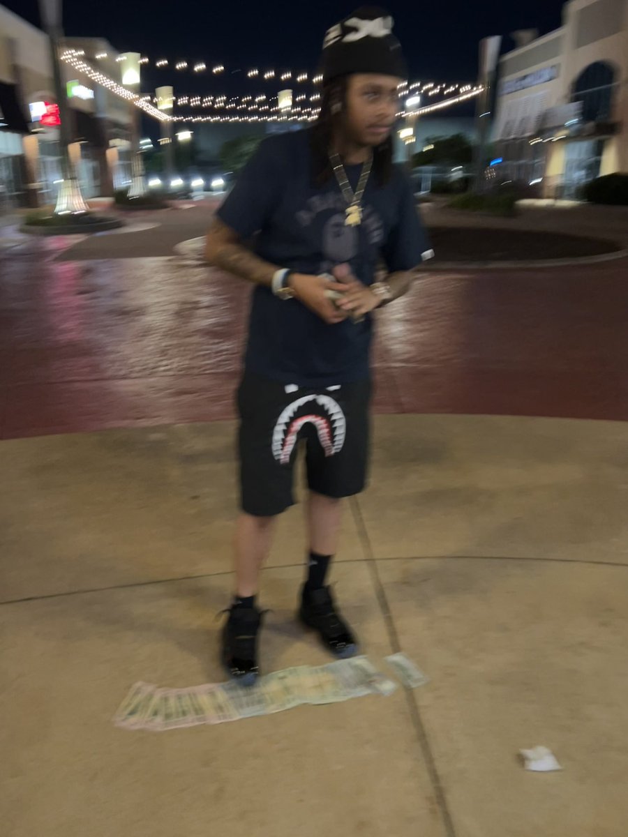 2xkp1's tweet photo. fuck da media we pop shit irl #charlotte #trending https://t.co/9DnJXgRNUy