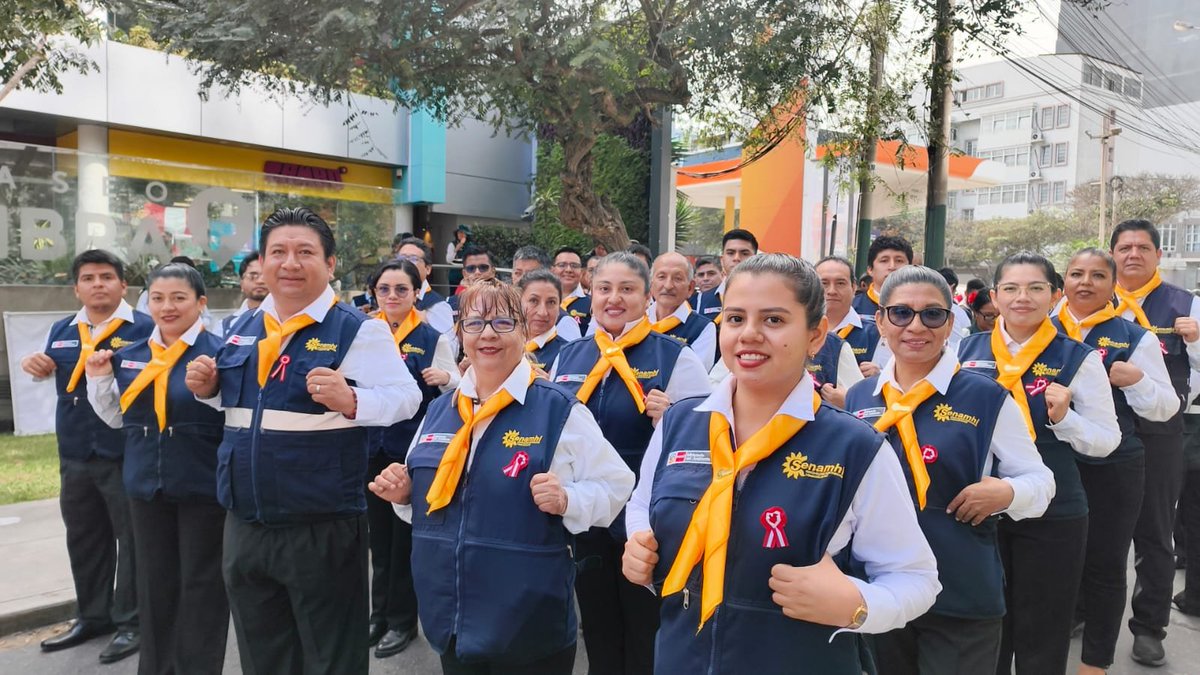 Senamhiperu's tweet photo. Asimismo, la delegación de científicos e ingenieros del Senamhi marcha en el agrupamiento de Entidades Técnico-Científicas. https://t.co/dko5KHKKkH