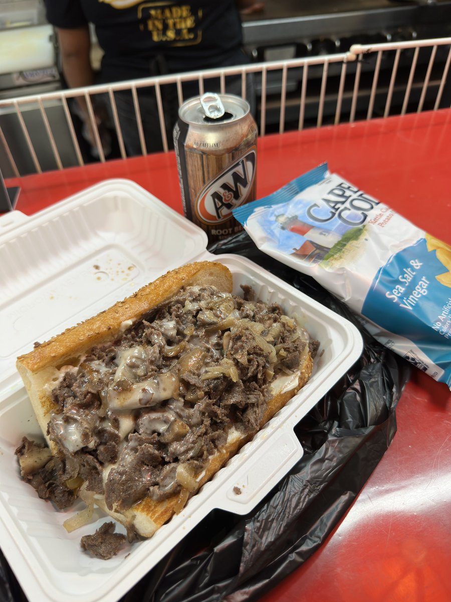 daisaej's tweet photo. I think Subplicity has the best cheesesteak in Baltimore right now https://t.co/zDEZFmCRJ9