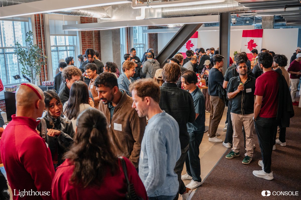 forwarddeploy's tweet photo. 🇨🇦🇺🇸150 Canadians all coming together to celebrate home away from home in SF

Thank you @console__ and @lighthousehq_ for helping make it all happen!

Let me know if you're a Canadian also in the bay, would love to have you at the next one! https://t.co/pkp8KIYEM7