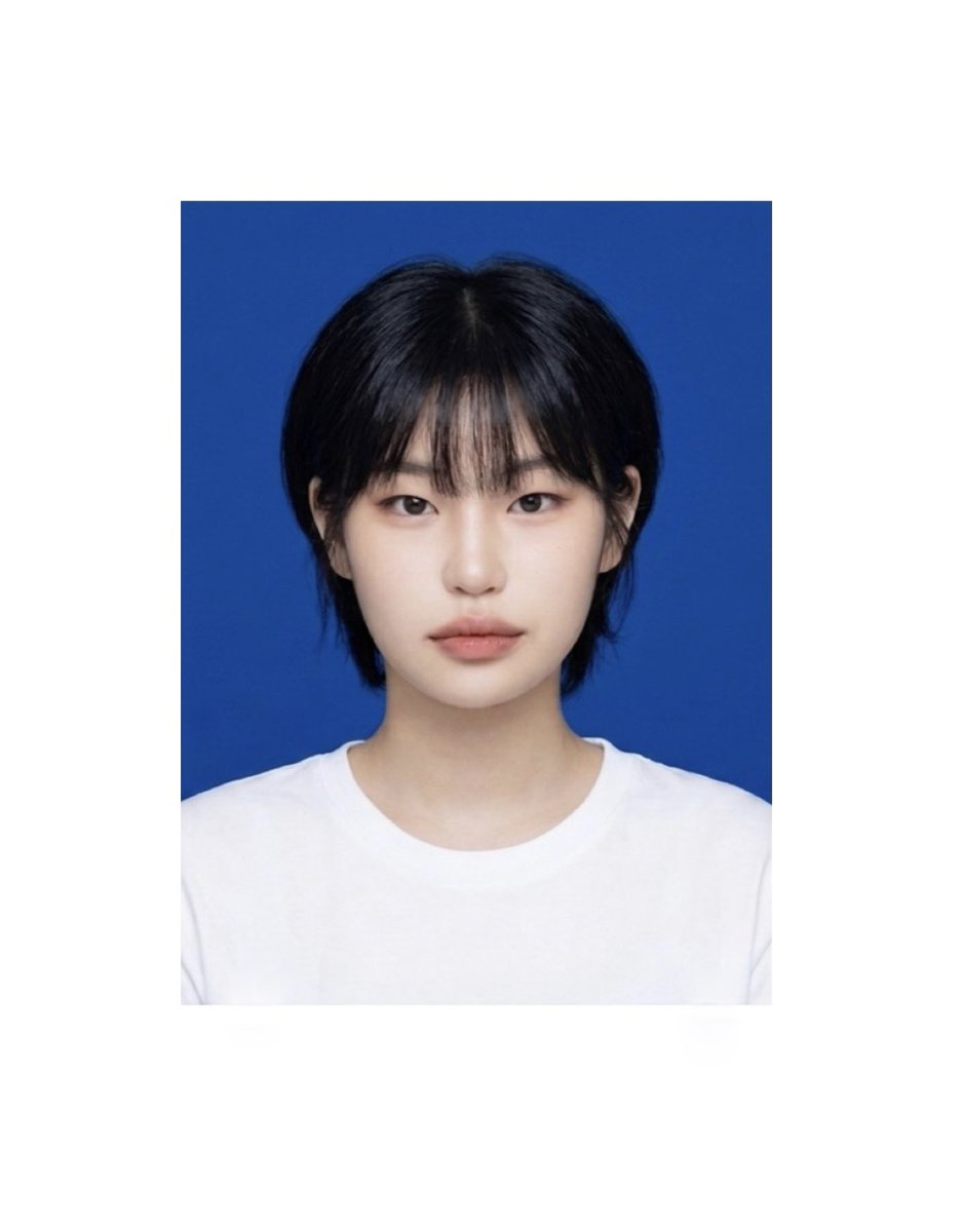 ootzxkioo's tweet photo. 헤어스타일의 중요성
긴머리 열여섯.                      숏컷 스물하나 https://t.co/zgaryY1Vl3