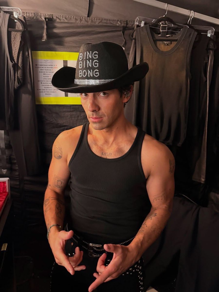 Lonelywarrior3's tweet photo. Extraño a  Joe Jonas cowboy. https://t.co/IxRIZv7JtI