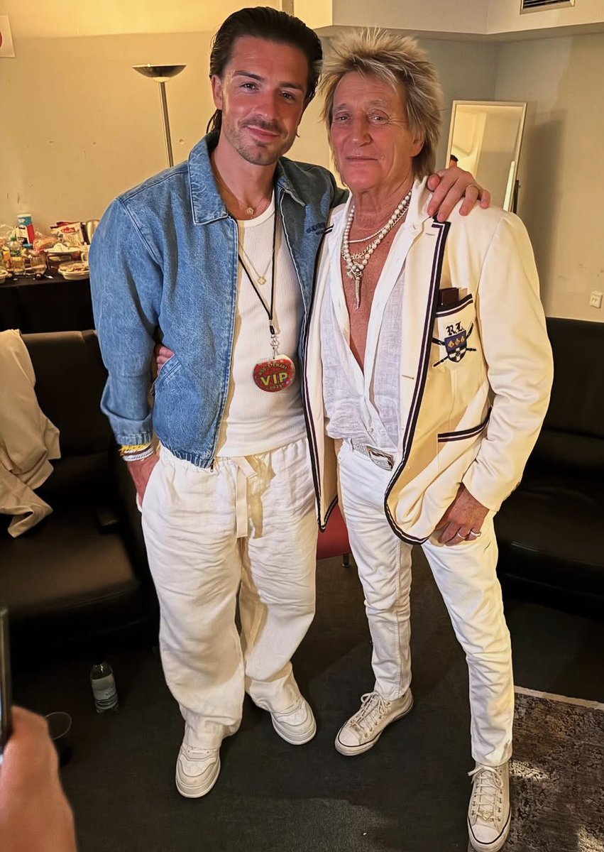 StaceyDevlinCSC's tweet photo. 🚨Jack Grealish pictured with Celtic super-fan Rod Stewart backstage at a gig in Glasgow last night. 

Could the Jack Grealish to Celtic rumours be true or is this just a coincidence 🤔 I know what I think

This is one that is sure to pick up speed over the coming days ☘️🚨 https://t.co/0TgKikFnaK