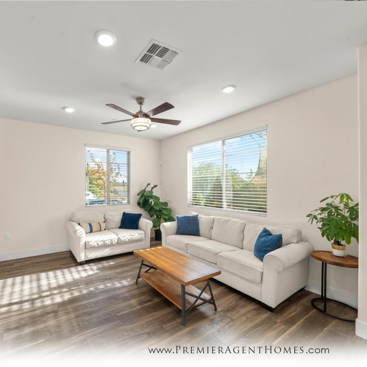 PremierAgentN's tweet photo. ** New Listing **
8987 Upbeat Way, Elk Grove, CA 95757 | $540,000
SFR | 3 Beds • 2.5 Baths • 1,632 sqft • 2,409 sqft lot
Listed by Jennifer Aguilar with Premier Agent Network
Click here for more: https://t.co/pJLRVKpqF4
#ElkGrove #CA #California #PremierAgentNetwork https://t.co/xeEkKWgVZY