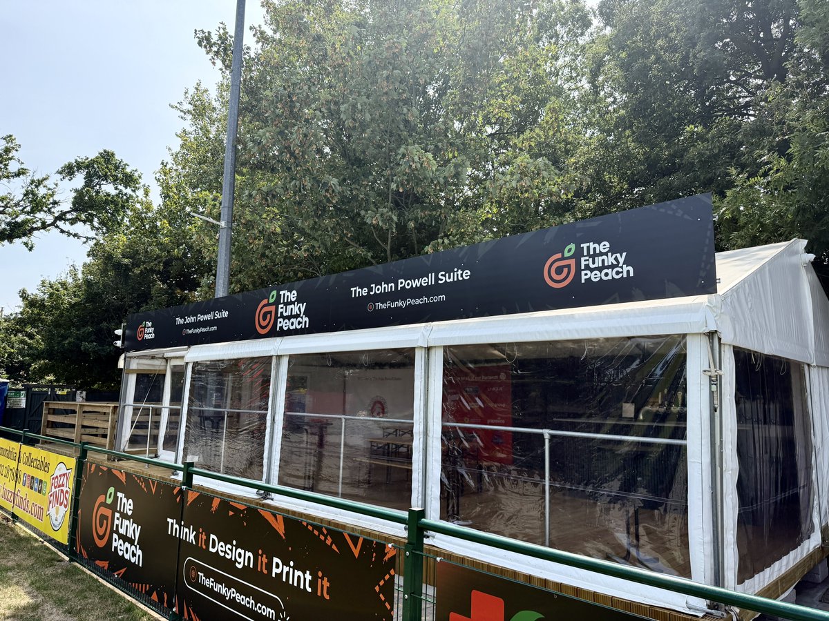 PooleTownFC's tweet photo. HOSPITALITY MARQUEE AVAILABLE FOR HIRE⭐️

Our fantastic new hospitality suite is available to hire for meetings, coffee mornings, networking events and so much more🫡

If you want to find out more, please contact: Ben.edgell@pooletownfc.co.uk

#COYD🐬 https://t.co/VDirrSgV0S