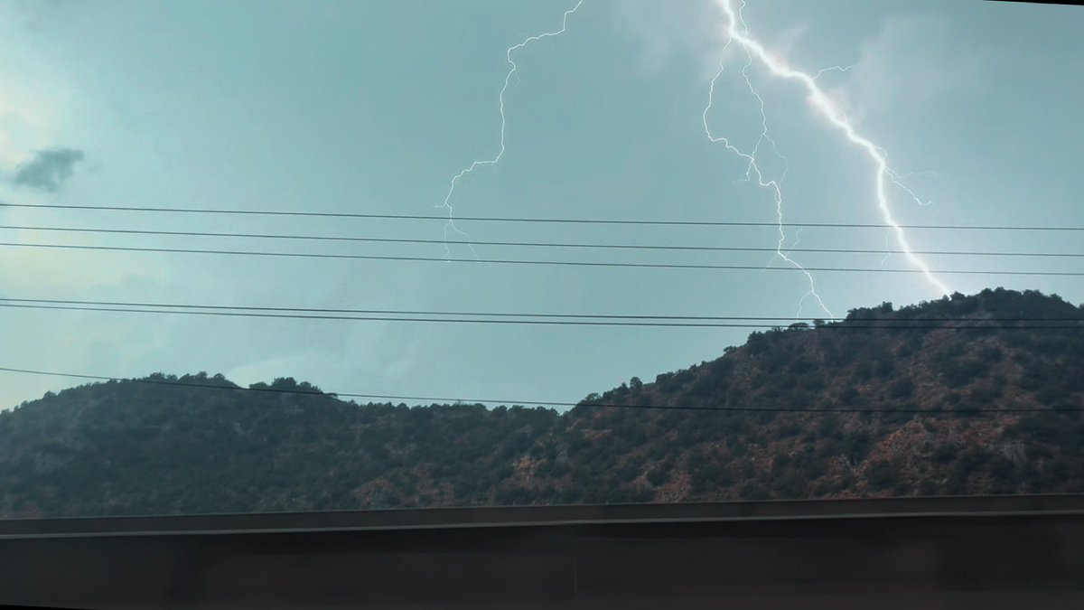 Moha_l1's tweet photo. ⚡️🌩️ https://t.co/3dgdbL16um