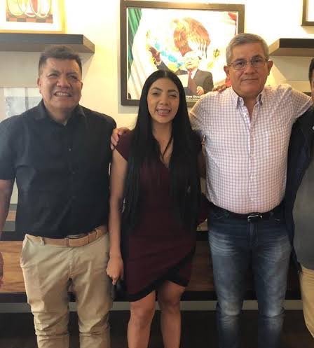 Lengua_Popular's tweet photo. Se los voy a decir pero no se lo digan a nadie: la perito del @FiscalOaxaca Gloritzel Aquino, es sobrina de Argeo Aquino ex presidente de Xoxo y prima de la actual regidora Itzel Aquino, quienes la habrían colocado en esa posición. @Nancy_Benitez_ https://t.co/J66ptz9MwK
