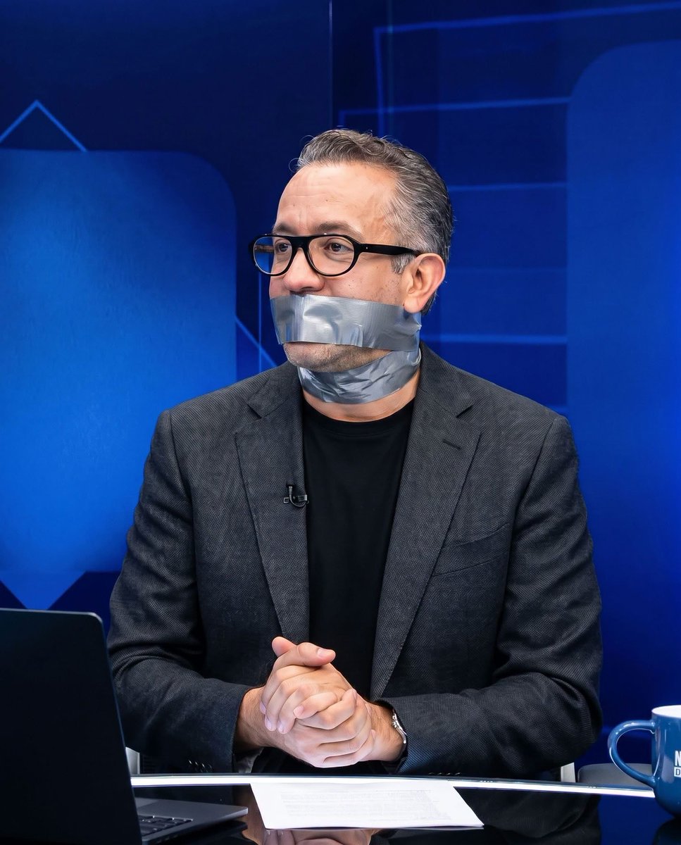 MissSunshine4's tweet photo. Esta 💩 q se cree periodista anda preocupado pq se abrió la Consulta Pública para definir los lineamientos de protección de los derechos de las audiencias. 

Lo q significa q los mercenarios de la comunicación ya no podrán mentir impunemente en los medios masivos. 

Payaso. 🤡 https://t.co/NYuVWrxDXQ