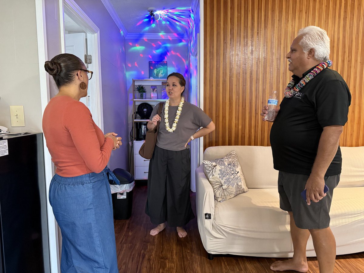 RepJillTokuda's tweet photo. More from my day on Kauaʻi: Visited the Anahola Marketplace with Councilmember Kipukai Kualiʻi and learned more about the local entrepreneurs &amp; homesteaders helping their community thrive. https://t.co/6qO2PbH6GF