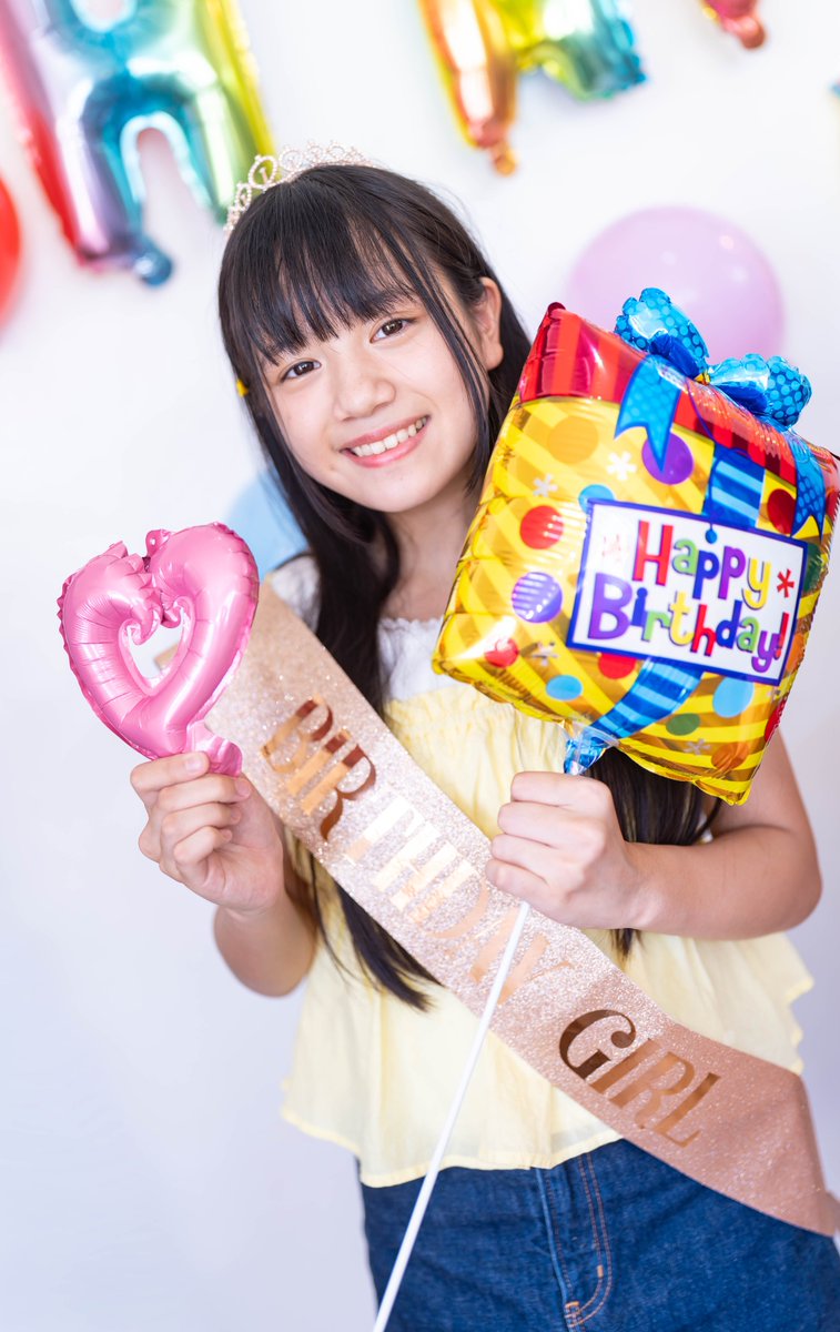 きさちゃん（JS6）同じケーキ写真で3年前のきさちゃんと。大きく成長