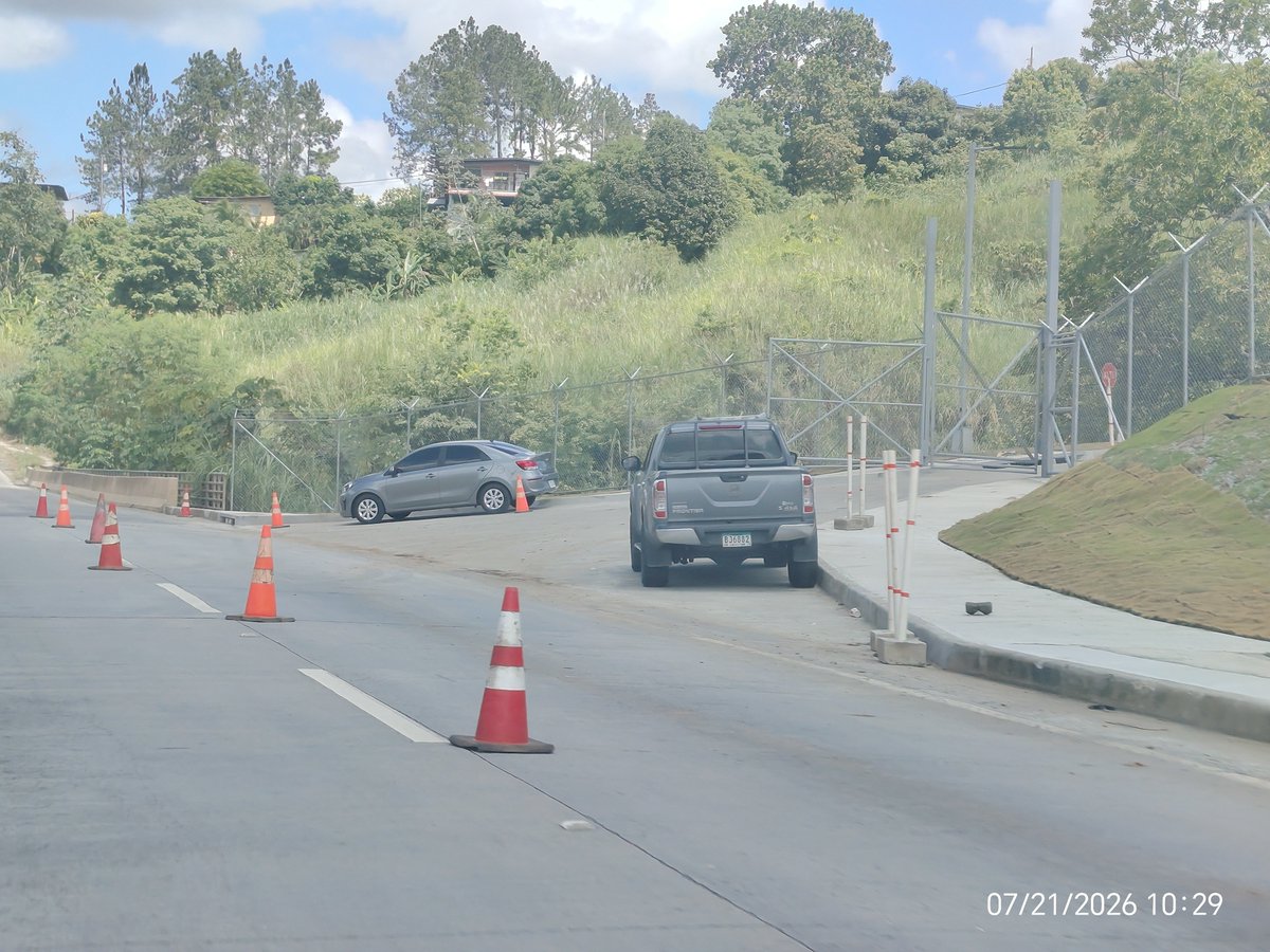 Al_Kpone's tweet photo. @Ismaeleatencio @Mayer  veo con preocupación que un proyecto importante del idaan ha cerrado el acceso a la cinta norteña en el corredor Panamá norte.  Sería bueno dejar un espacio para que las personas tengan acceso a pie en bici o algún otro vehículo Esa área es una servidumbre https://t.co/FaeVx1G4vA