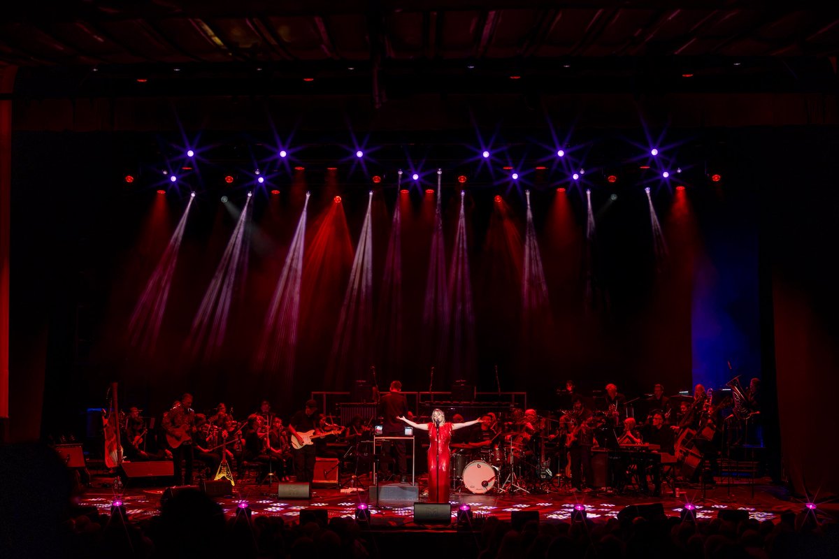littleboots's tweet photo. What an incredible evening performing in my hometown with so many incredible artists to celebrate #Blackpool’s bid for City of Culture with @the_halle @raemorrismusic @KTTunstall @JackSavoretti @darrellsmith ✨ https://t.co/Nscpk52LkE