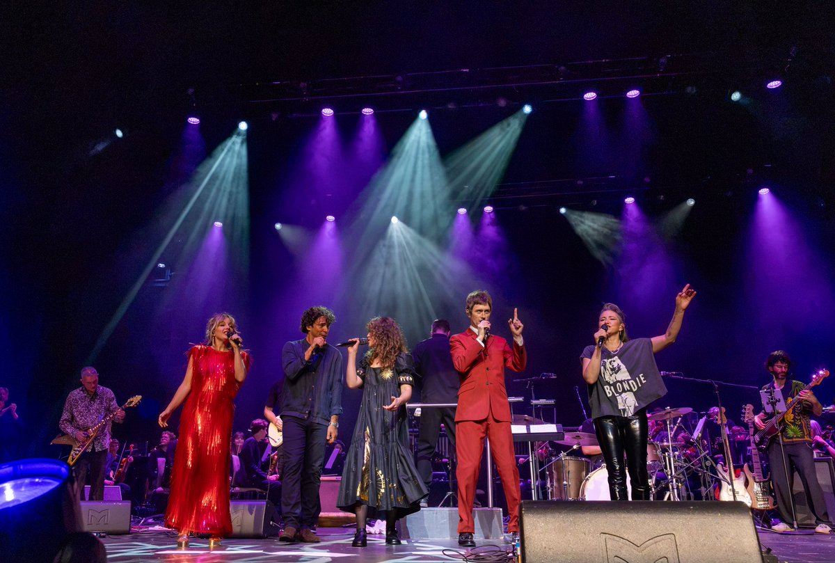 littleboots's tweet photo. What an incredible evening performing in my hometown with so many incredible artists to celebrate #Blackpool’s bid for City of Culture with @the_halle @raemorrismusic @KTTunstall @JackSavoretti @darrellsmith ✨ https://t.co/Nscpk52LkE