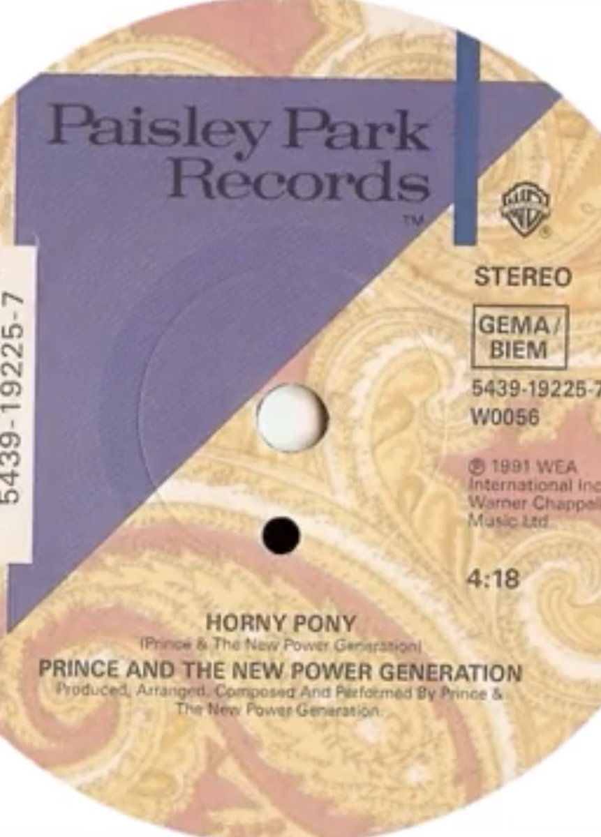NevrEnufGuitar's tweet photo. 2day back in 1991 Prince &amp; The NPG released ‘Horny Pony’ as the B-side 2 their club banger ‘Gett Off’
This is not music, this is a trip…taken in the ‘Prince – King of B-sides’ book which explores his 30+ non-album track flipsides.

#Bsides #90s #Prince #NPG4Life https://t.co/WKkkDUadfC