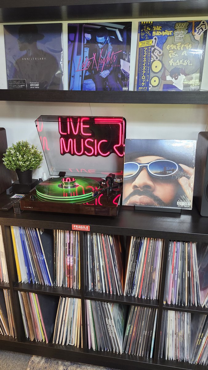 Emmanuel_Vinyl's tweet photo. New Arrival 📦🎵
☆ Larry June - Who Coppin 
🟢 @LarryJuneTFM 🟢 https://t.co/b2RPZkn0kg