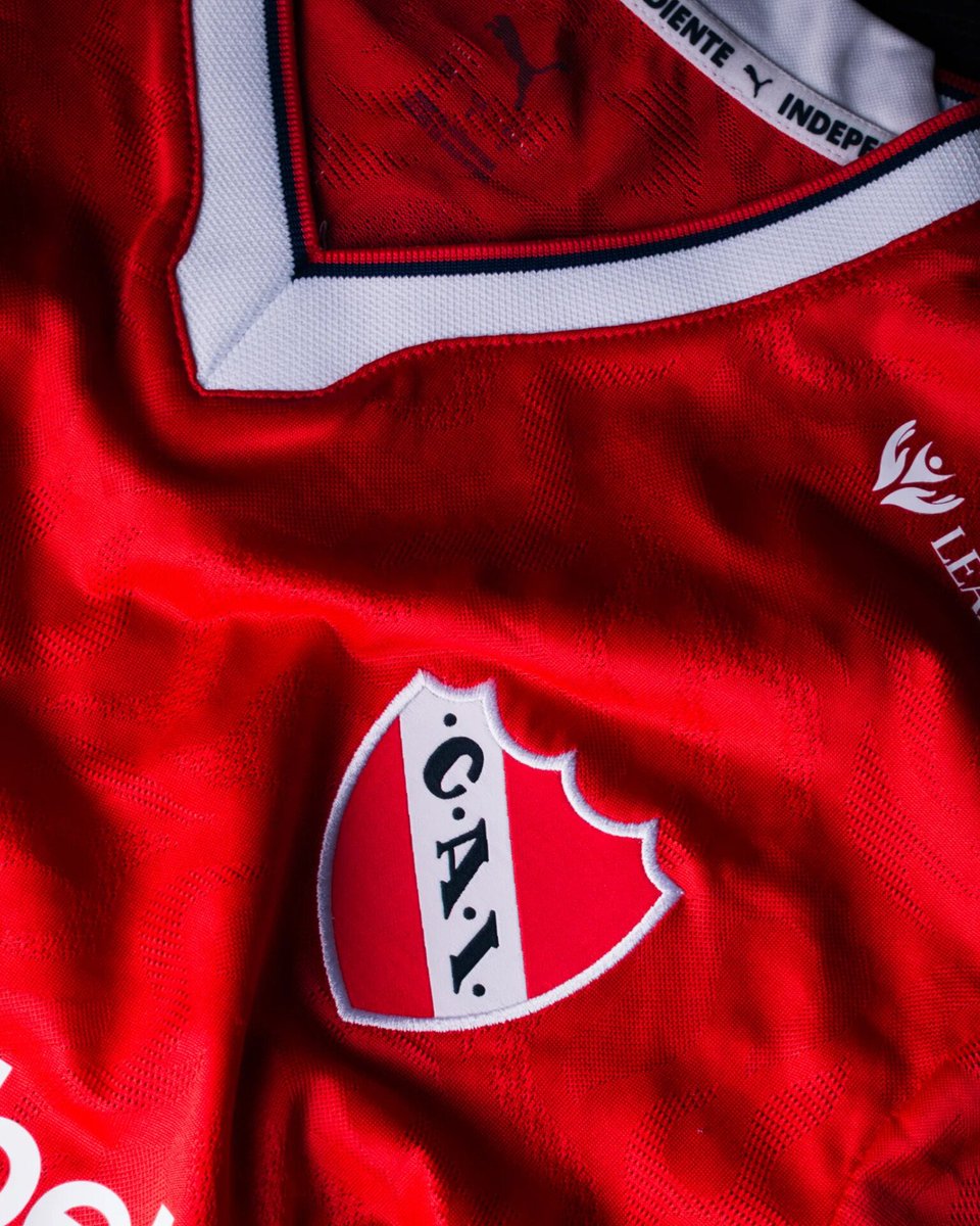 InfiernoRojo's tweet photo. EL ESCUDO BORDADO ES TODO LO QUE ESTÁ BIEN 😍😮‍💨🇦🇹

🔝 @PUMAArgentina https://t.co/KxceDYXU6O