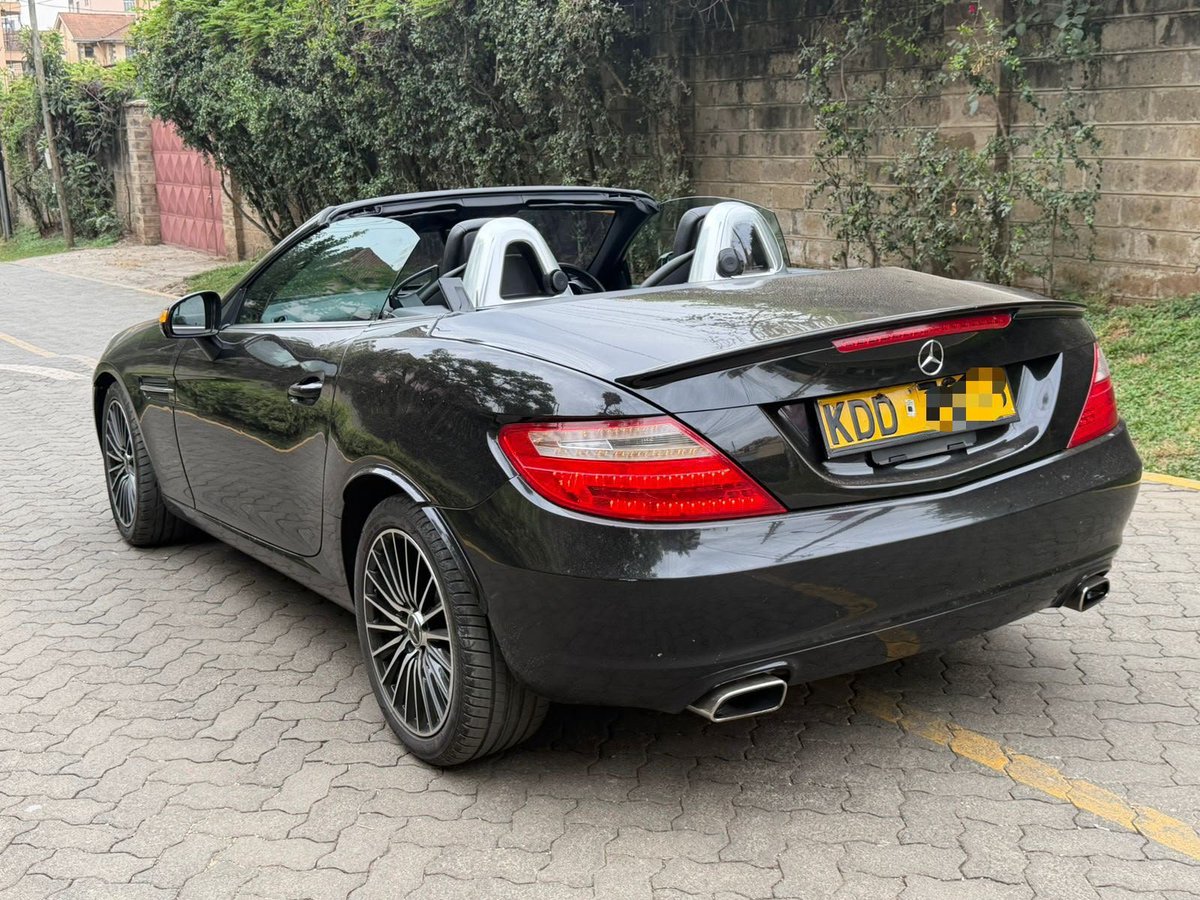 LeograndAuto's tweet photo. 2014 MERCEDES BENZ SLK
💰PRICE: KSHS 2,690,000 
CALL WHATSAPP 0790726424

2000cc Petrol engine
Automatic gearbox.
Hardtop Convertible 
Leather Seats
Seat Ajdustment Control
Powered Mirrors
CD/DVD/usb/bluetooth radio. 
Rear view Camera. 
Parking sensors.

📍 VIEWING: KIAMBU ROAD https://t.co/MSpIHigiS3