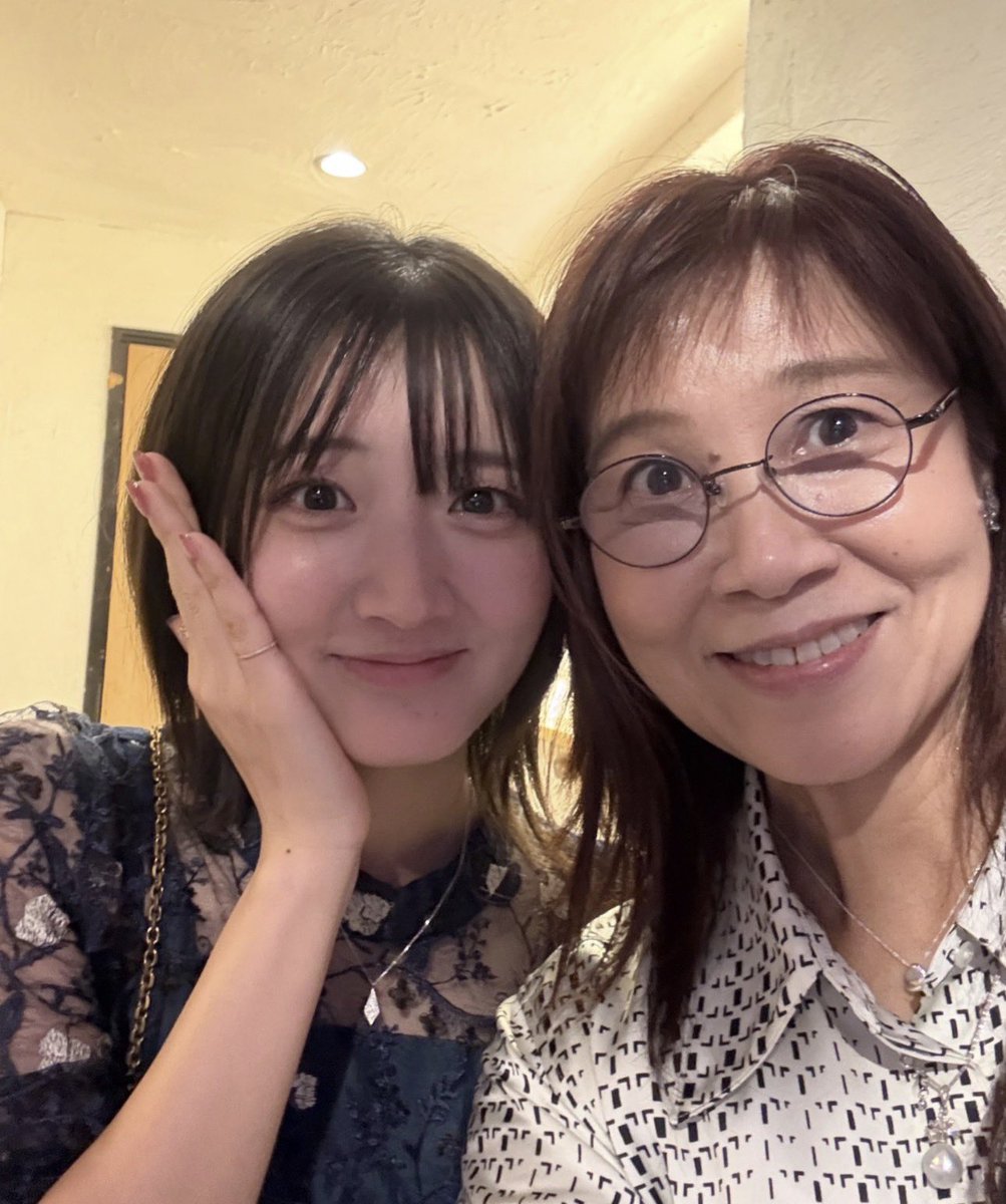 RobinComfort's tweet photo. The VAs for young Robin and adult Robin together 🫶 https://t.co/uhaspKnQLN