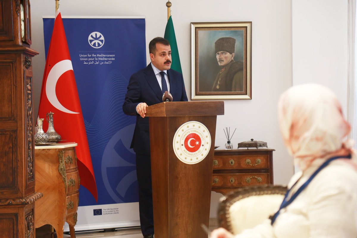 TC_CezayirBE's tweet photo. Büyükelçilik konutumuz; Bakanlığımız ve Akdeniz İçin Birlik işbirliğiyle "COP31 Yolunda Akdeniz'in İklim Öncelikleri" istişare toplantısına ev sahipliği yaptı. 
Toplantıya AiB Genel Sekreter Yardımcısı Joan Borrel ve Cezayir kamu, özel sektör, akademi, STK temsilcileri katıldı. https://t.co/cWsTZfjkBb