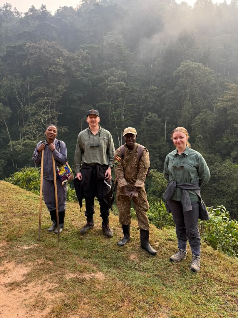 SaltHolidays's tweet photo. Every great gorilla habituation experience starts with a briefing. Ready for the adventure!  #ResponsibleTourism #VisitUganda https://t.co/25XG6fds5p
