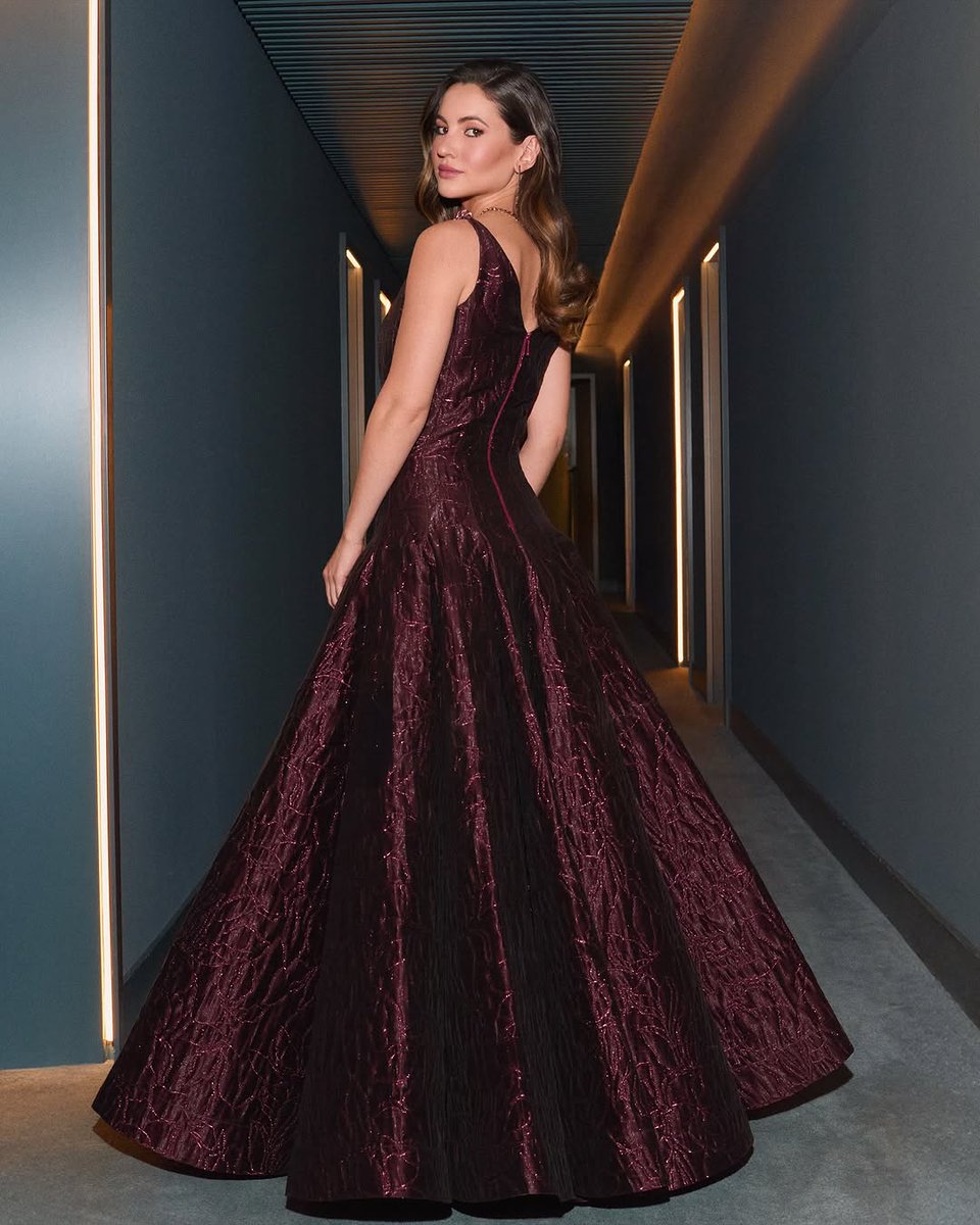 ivanabaquerq28w's tweet photo. Anoche en la 40ª edición de los Premios Goya tuve el inmenso honor de entregar, junto a dos compañeras maravillosas, el premio a Actriz Revelación ✨
Una gala llena de emoción, talento y momentos que guardaré para siempre. Gracias por dejarme formar p... https://t.co/Lwp3oUITmF