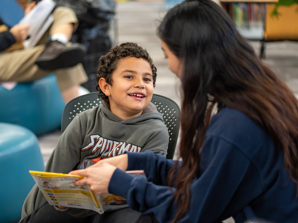 SMCLibraries's tweet photo. Did You Know? 🔎

Youth in grades K-5 can practice their reading skills at the library through games and activities with our summer high school interns. Drop into a Summer Reading Buddies session today! 📓

https://t.co/P7MfYv04C3 https://t.co/Sicigey6He