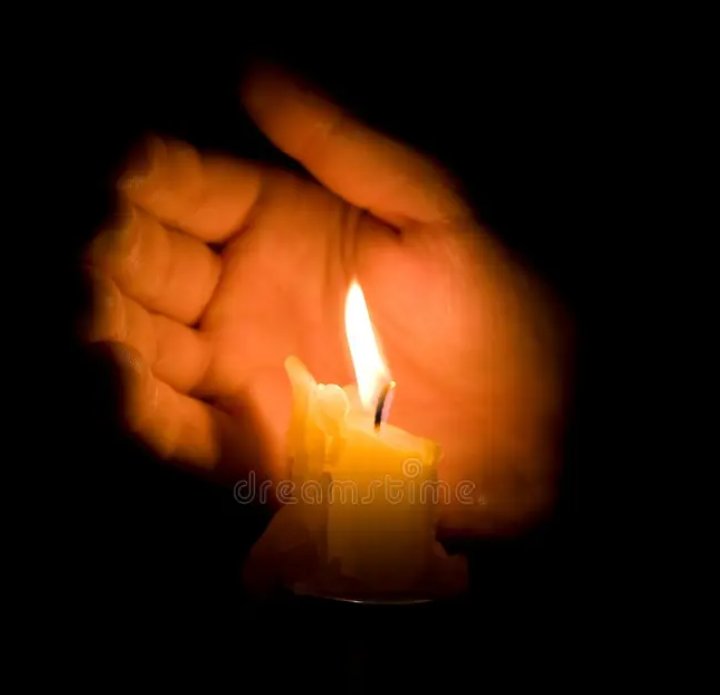 MaddieExplains's tweet photo. Try this. 🕯️
Hold your hand close to a candle... but not over the flame.
Now move it directly above the flame.
Feel the difference?
Hot air rises, so you feel much more heat above the flame than beside it. https://t.co/pgWKTzk6TT