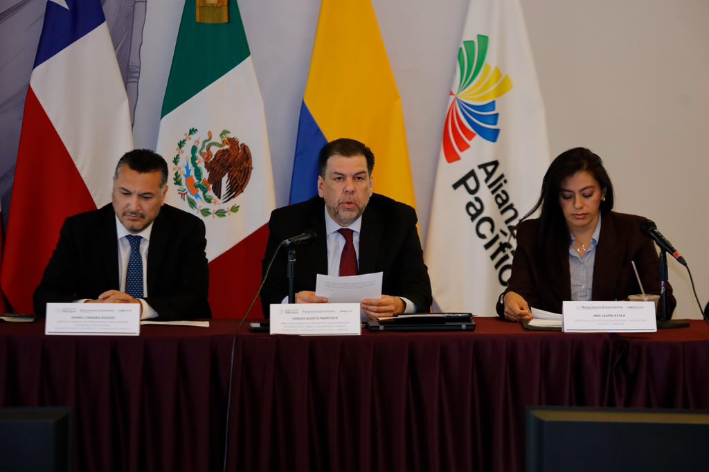 AMEXCID's tweet photo. La #AMEXCID 🌎🤝, en coordinación con el @imjuve_mx y la Presidencia Pro Tempore de la Alianza del Pacífico 🇨🇱🇨🇴🇲🇽🇵🇪, a cargo de México en 2026, dio la bienvenida a las y los jóvenes voluntarios 🙋‍♀️🙋‍♂️ que participarán en el proyecto “Jóvenes Transformando”, del Programa de Voluntariado Juvenil.

Durante esta iniciativa se llevarán a cabo jornadas de servicio comunitario 🤲 en zonas conurbadas y del centro del país, con el propósito de recuperar espacios públicos 🌳, fomentar la participación ciudadana 🗳️ y fortalecer el tejido social.

A través de estas acciones, la #AMEXCID refrenda su compromiso con una cooperación internacional 🤝 que fortalece capacidades, impulsa el desarrollo sostenible y genera oportunidades para las juventudes de la región.