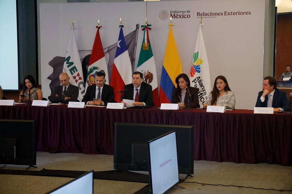 AMEXCID's tweet photo. La #AMEXCID 🌎🤝, en coordinación con el @imjuve_mx y la Presidencia Pro Tempore de la Alianza del Pacífico 🇨🇱🇨🇴🇲🇽🇵🇪, a cargo de México en 2026, dio la bienvenida a las y los jóvenes voluntarios 🙋‍♀️🙋‍♂️ que participarán en el proyecto “Jóvenes Transformando”, del Programa de Voluntariado Juvenil.

Durante esta iniciativa se llevarán a cabo jornadas de servicio comunitario 🤲 en zonas conurbadas y del centro del país, con el propósito de recuperar espacios públicos 🌳, fomentar la participación ciudadana 🗳️ y fortalecer el tejido social.

A través de estas acciones, la #AMEXCID refrenda su compromiso con una cooperación internacional 🤝 que fortalece capacidades, impulsa el desarrollo sostenible y genera oportunidades para las juventudes de la región.