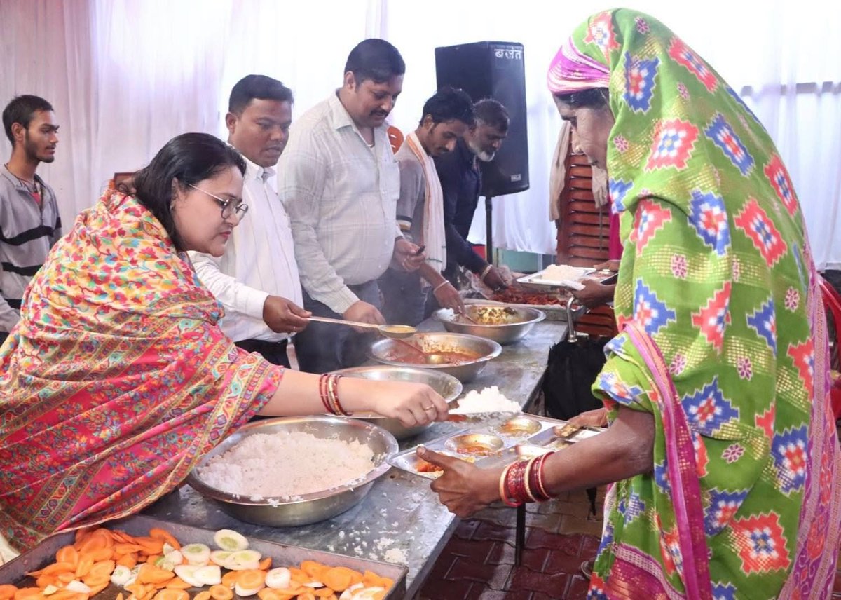 SoniaAg89404452's tweet photo. आज खरियार रोड NAC परिसर में  जिला प्रशासन द्वारा प्रथम भीम भोई समर्थ्य शिविर (#BBSA Camp 2026-27) का सफल आयोजन हुआ। शिविर में #दिव्यांगजनों को स्वास्थ्य परीक्षण एवं विभिन्न सरकारी योजनाओं की जानकारी व लाभ एक ही स्थान पर उपलब्ध कराया गया।
@CMO_Odisha
@BJP4India 
@NKhariarroad https://t.co/UcS2pjX4jK