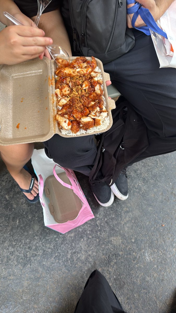 Kc_Sunshy's tweet photo. Ils se sont trompé sur notre commande du coup on a eu 2 tasty crousty pr 9€ 😜 https://t.co/NGUWrPjzAN