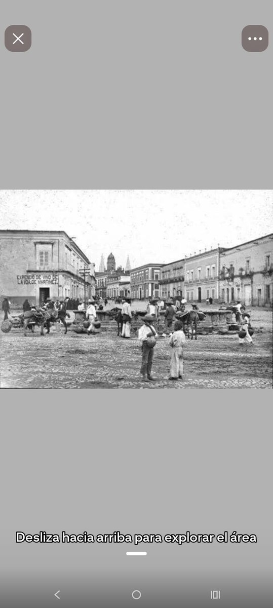 Eltres1905's tweet photo. @IsaackdeLoza Guadalajara, fiel a las costumbres de su pasado.
Antes, la gente iba por agua a las pilas públicas.
Hoy, va por agua a las tinacamionetas.
¡¡¡ La pura vida !!! https://t.co/IkXzU38TD6
