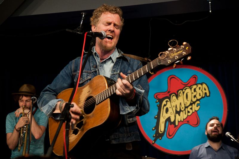 amoebamusic's tweet photo. Rest In Peace Glen Hansard. 💔

The beloved Irish singer/songwriter -- who was the frontman for The Frames, won an Academy Award with Markéta Irglová for their song "Falling Slowly" from the film "Once," and had a celebrated solo career -- has died in a motorcycle crash. https://t.co/qc8MQTT9PB
