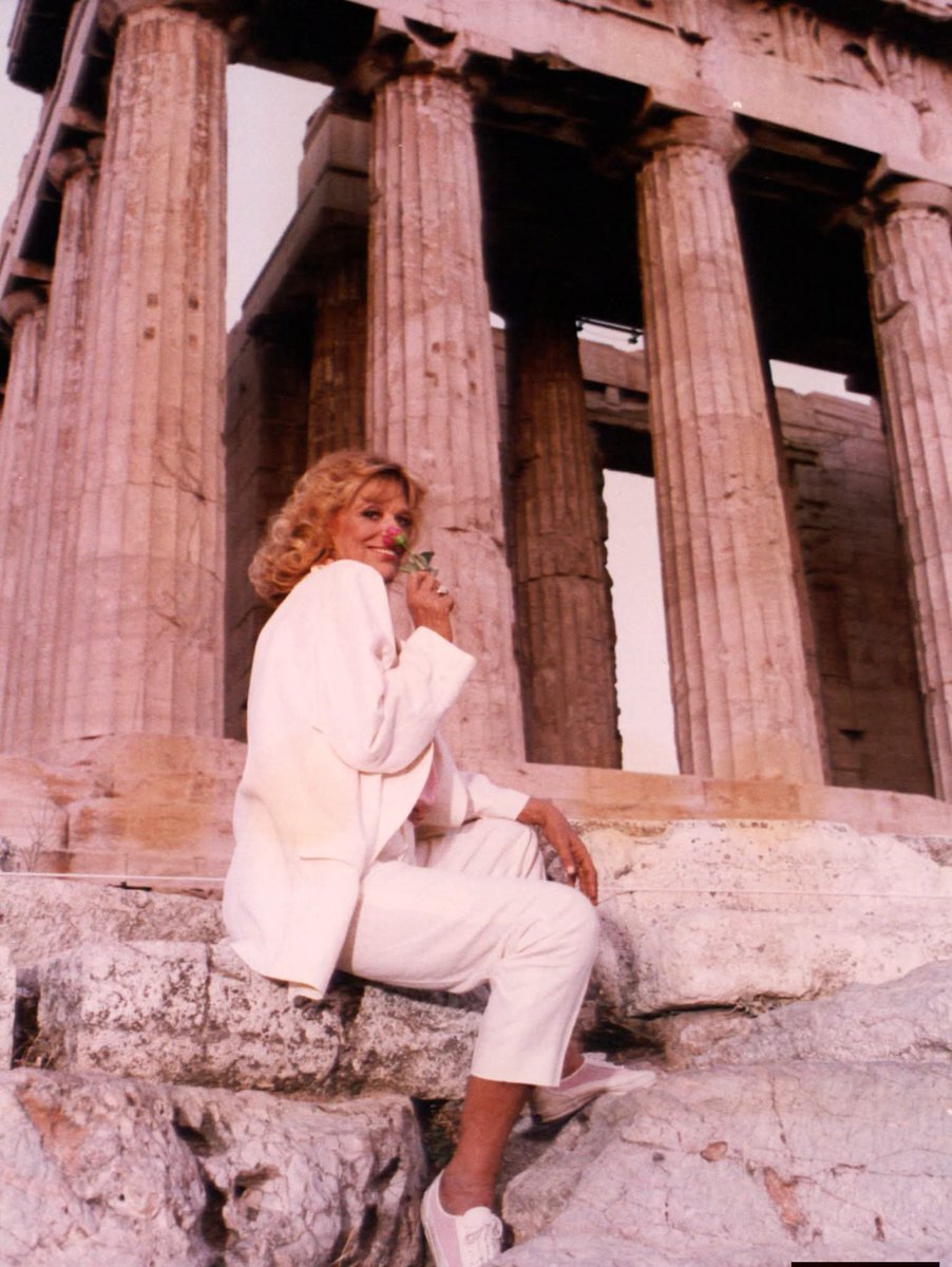 hara_tsag's tweet photo. Που είσαι Μελίνα να δεις πως κατάντησαν τη πολιτιστική μας κληρονομιά..
Σήμερα κοστολογείται και βγαίνει στο σφυρί..
Σήμερα ο Παρθενώνας ο Ιερός Βράχος  παραδίδεται σε ιδιοκτήτες σε διαχειριστές και μεσάζοντες για να λειτουργήσει ως ντεκόρ για φιέστες ..

#Μενδώνη 
#Μητσοτάκης https://t.co/5abf7XxDRH