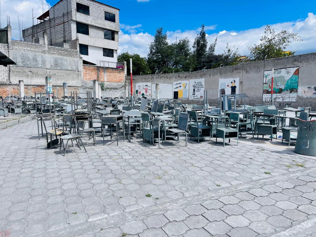 EducacionZ9_Ec's tweet photo. 🏫 ¡Nos estamos preparando! La subsecretaria Adriana Sánchez visitó la Unidad Educativa Cinco de Junio, donde verificó el estado de la infraestructura y dio seguimiento al proceso de chatarrización, garantizando espacios educativos adecuados previo al regreso a clases. 📚✨ https://t.co/JBExv5p7h1
