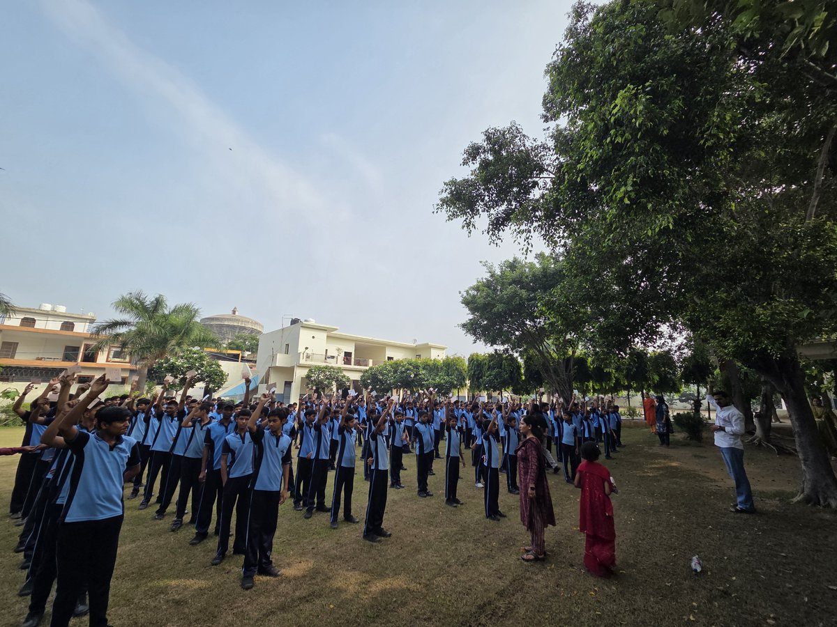 Devansh_ABVP's tweet photo. आज आभाविप गौतमबुद्ध नगर की ग्रेटर नोएडा इकाई ने सदस्यता अभियान को सफल बनाते हुए युवाओं में समर्पण, आशा और राष्ट्रनिर्माण का अद्भुत उत्साह जगाया। यही युवा भारत को विश्वपटल पर भारत का गौरव बनाएगा।

— देवांश उपाध्याय
नगर मंत्री, आभाविप, ग्रेटर नोएडा
.
#trending 
#news 
#india 
#Uttarakhand