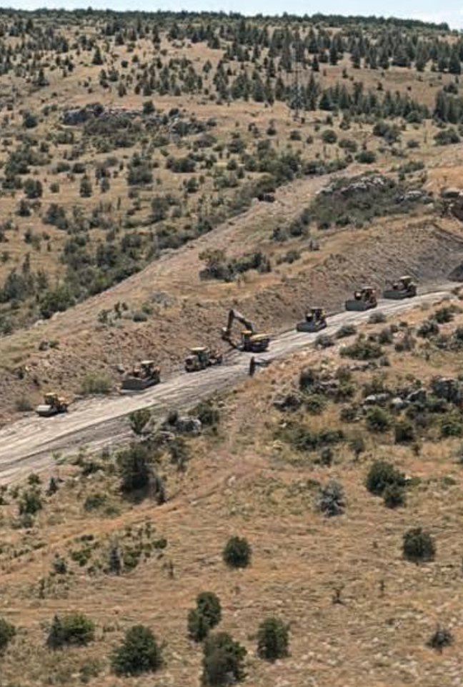 SolacekAnkara's tweet photo. Üsküdar Belediyesi'ne baskın yapılıp belediye başkanı @sdedetas  gözlatına alınırken @ankarabbld neden Gökçek'in ODTÜ'yü parçalama projesi için ormana iş makinelerini sokuyor @mansuryavas06?

Neden sadece #AsfaltBetonBelediyeciliği yapılıyor? https://t.co/nuyJP01bwa