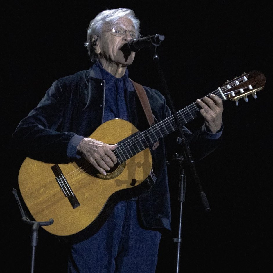 igormirandasite's tweet photo. Hoje, Caetano Veloso faz 84 anos. Nome importante da música brasileira, o cantor surgiu como parte do movimento tropicalista. Desde então, lançou dezenas de álbuns, entre trabalhos solo e parcerias diversas.

Qual a sua música favorita de Caetano?

(Foto: Gabriel Ramos) https://t.co/NZ3FFFVapk