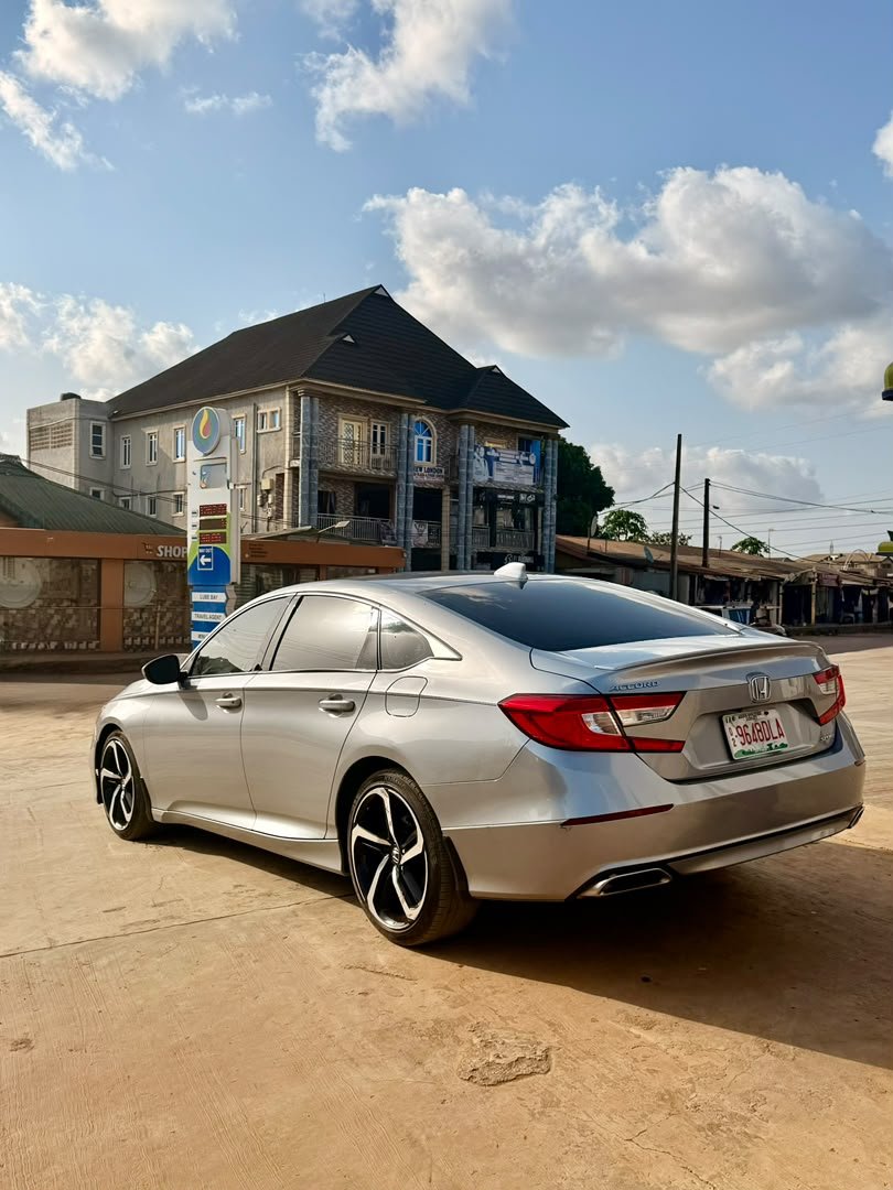 pabl0theEngine's tweet photo. My guy wants to sell a full option 2020 Honda Accord.

28m. text me asap 😁 https://t.co/wkkqNcDP5l