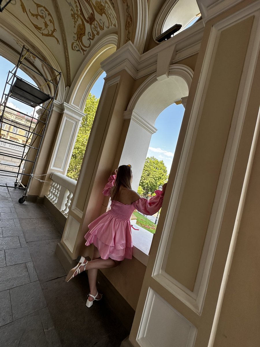 Valerianehr0's tweet photo. A walk through my favorite opera house in Odesa 🌷
 
https://t.co/wedQ0TI2qN https://t.co/njvhymXdbq