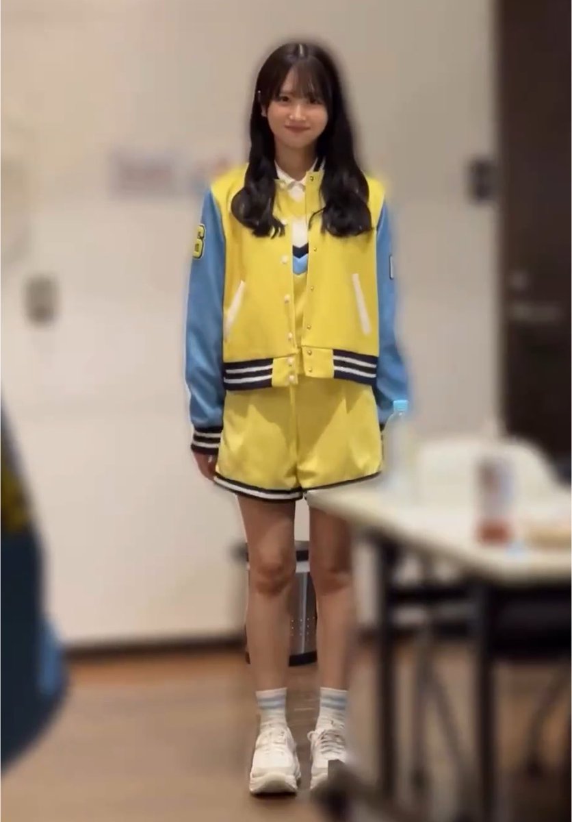 QRKzqt3Jh075088's tweet photo. 丸顔で童顔なのに、長い首と綺麗な鼻筋で手足も長くスタイルも良いという、今の坂道には希少な「THE坂道アイドル」なんだよな上村ひなのさん。
年齢が20歳を超えた辺りから覚醒するメンバーって割と居るけどその最高峰な感じになってて嬉しいです。私は。 https://t.co/xovLs9922J