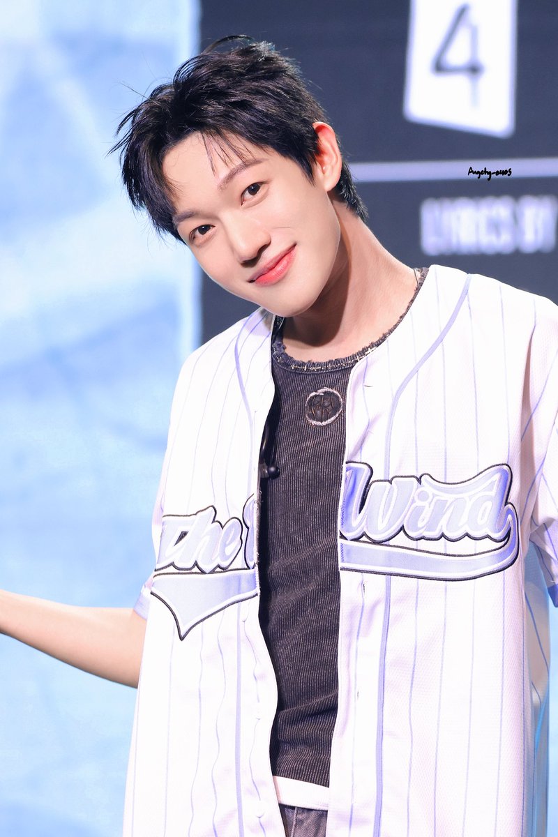 Augety_0405's tweet photo. 20260729 SHOWCASE 
#타나톤 #THANATORN
#더윈드 #TheWind https://t.co/mWQc3CnuQo