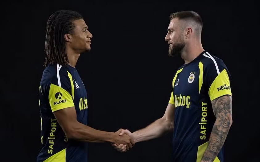 Temouzi's tweet photo. Nathan Ake: "Skriniar'la iletişimimiz çok iyi. Üst seviye bir oyuncu. Ona karşı da oynamıştım çok zeki bir oyuncu. Birbirimize alıştıkça daha da iyi bir ikili olacağız." https://t.co/jiissqKjAF
