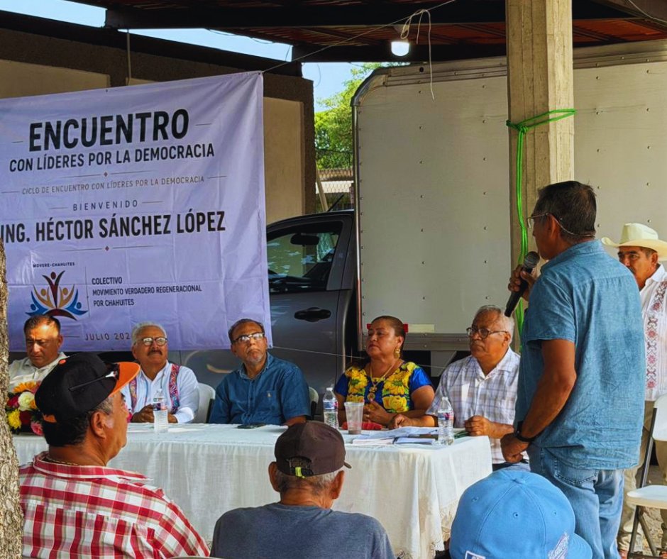 HctorSnche2284's tweet photo. Me reuní con integrantes del Movimiento Verdadero Regeneración en Chahuites para dialogar sobre la realidad social del Istmo y de Oaxaca. Coincidimos en seguir fortaleciendo la organización y trabajando por una verdadera transformación. Agradezco la confianza y el respaldo. https://t.co/6NDeJrV3LL